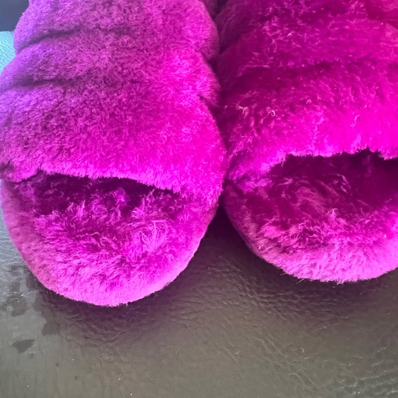 Ugg Slippers size 6 pink - Picture 6 of 7